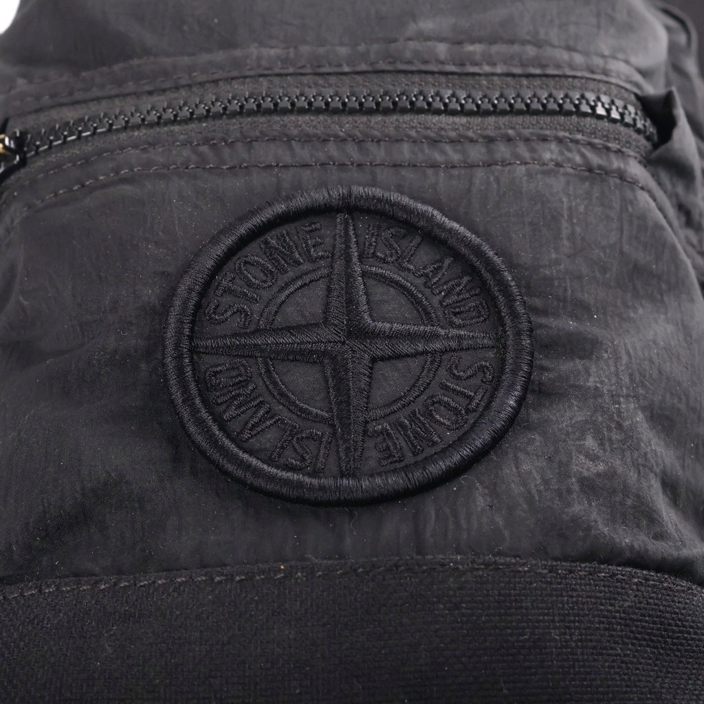 STONE ISLAND(ストーンアイランド) 25SS COMPASSロゴ刺繍 ナイロンメッシュショルダーバッグ ブラック K1S159200908S0076