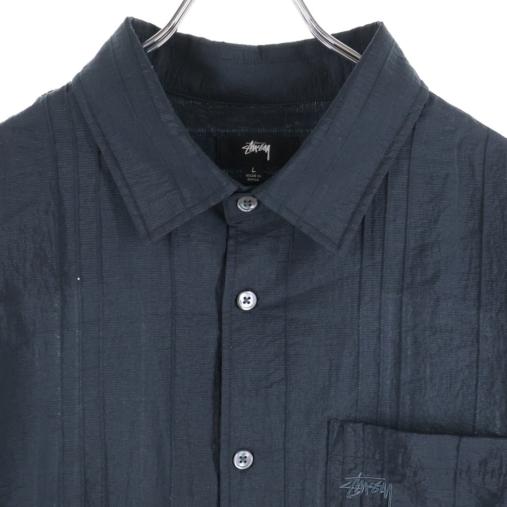 STUSSY(ステューシー) 26SS Pleated Textured Shirt 1110383 プリーツ テクスチャ 半袖シャツ ブラック