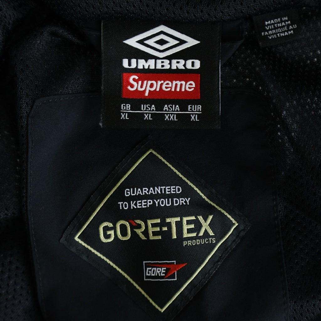 SUPREME(シュプリーム) 25SS ×UMBRO GORE-TEX Hooded Jacket ×アンブロ ゴアテックス ロゴ刺繍 ナイロンフーデッドジャケット ブラック