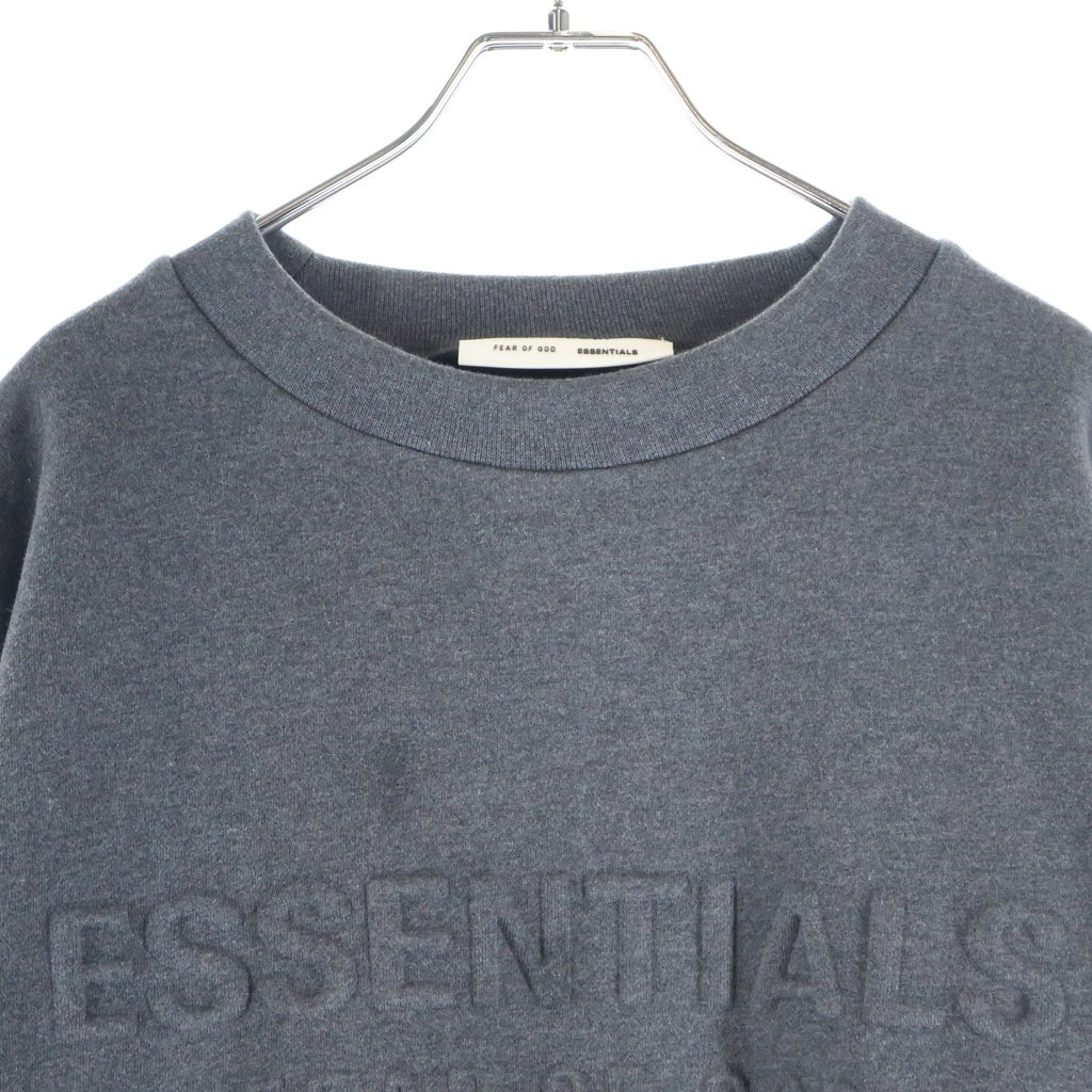 FEAR OF GOD ESSENTIALS(フィアオブゴッド エッセンシャルズ) CLASSIC CREWNECK SWEATSHIRT フロントエンボスロゴ クラシック クルーネック長袖スウェットトレーナー グレー 090233