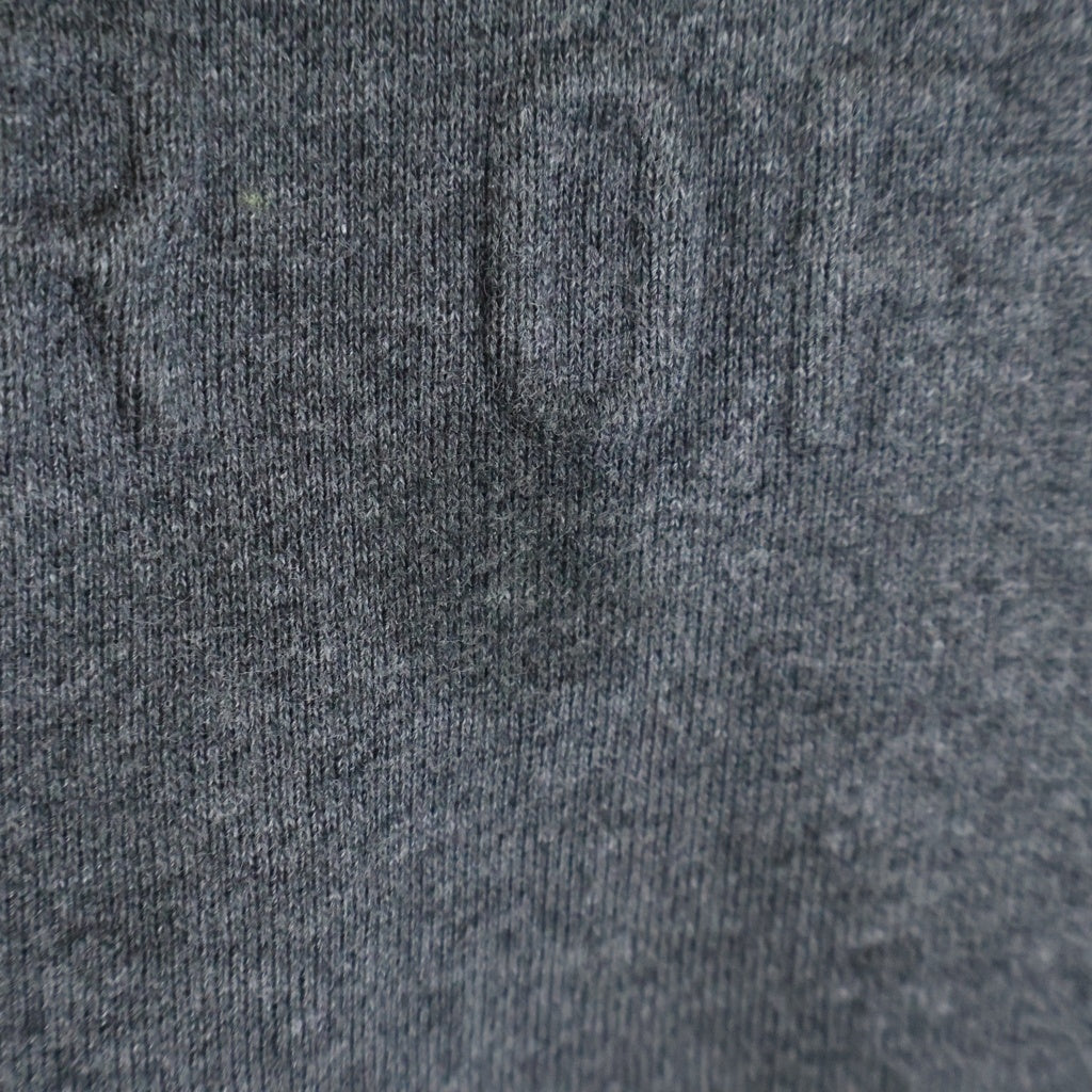 FEAR OF GOD ESSENTIALS(フィアオブゴッド エッセンシャルズ) CLASSIC CREWNECK SWEATSHIRT フロントエンボスロゴ クラシック クルーネック長袖スウェットトレーナー グレー 090233