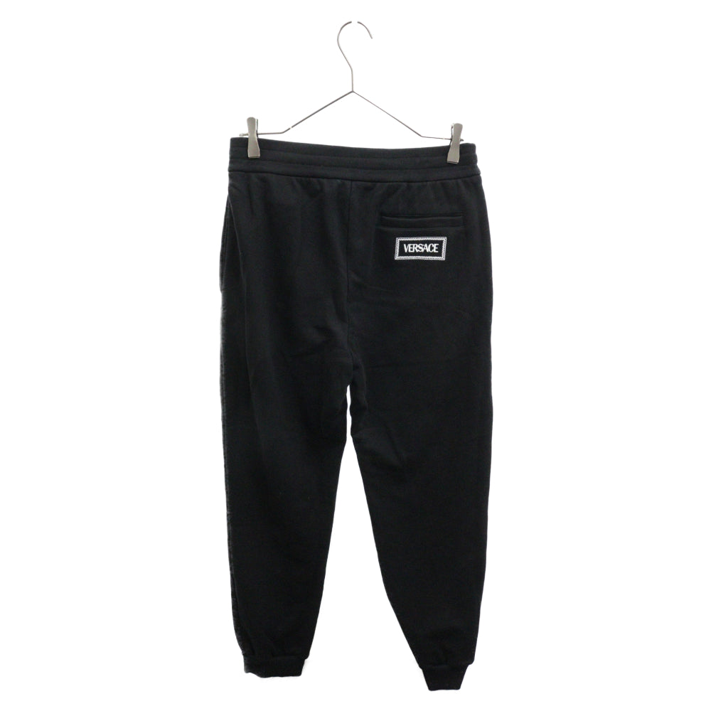 VERSACE(ヴェルサーチ) 24SS バックロゴ スウェットパンツ ブラック 1012568