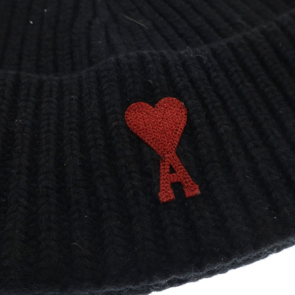 AMI Alexandre Mattiussi(アミアレクサンドルマテュッシ) RED ACD BEANIE 刺繍 ロゴ ニット ビーニー 帽子 ブラック BFUHA106.018
