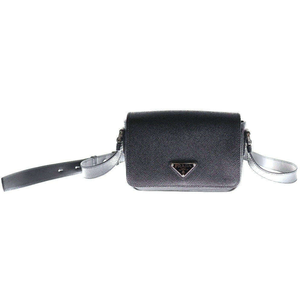 PRADA(プラダ) Saffiano Leather Shoulder Bag サンカクロゴプレート レザーショルダーバッグ ブラック 2VD065 2FAD F0002