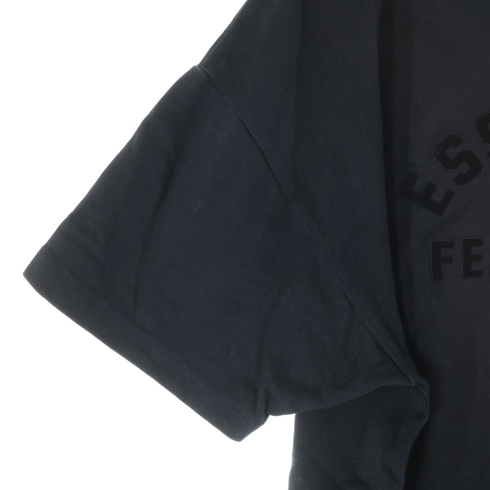 FEAR OF GOD ESSENTIALS(フィアオブゴッド エッセンシャルズ) ラバーロゴワッペン付き ヘビーウェイト半袖Tシャツ クルーネックカットソー ブラック