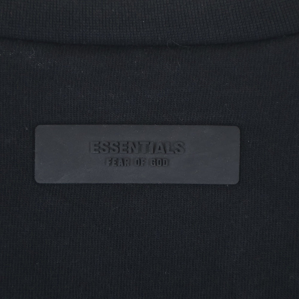 FEAR OF GOD ESSENTIALS(フィアオブゴッド エッセンシャルズ) ラバーロゴワッペン付き ヘビーウェイト半袖Tシャツ クルーネックカットソー ブラック