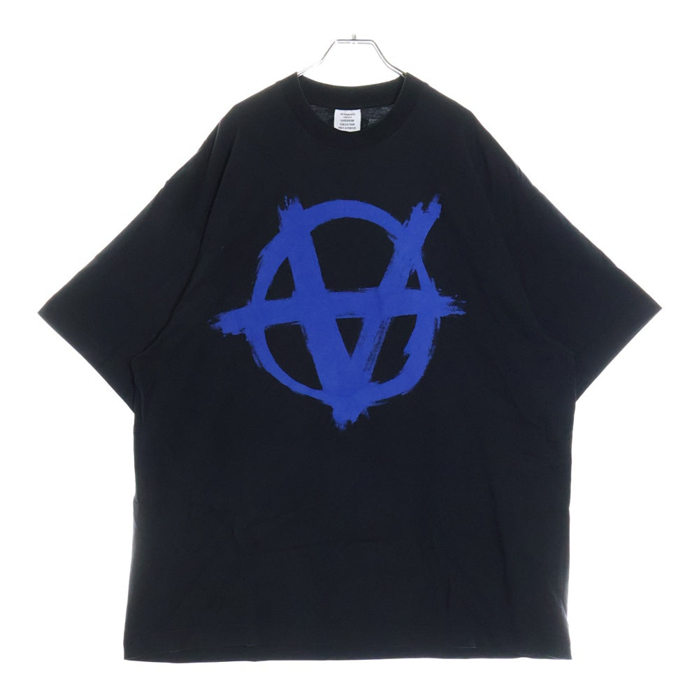 VETEMENTS(ヴェトモン) 24SS ANARCHY アナーキープリント 半袖Tシャツ クルーネックカットソー ブラック UE64TR990BN