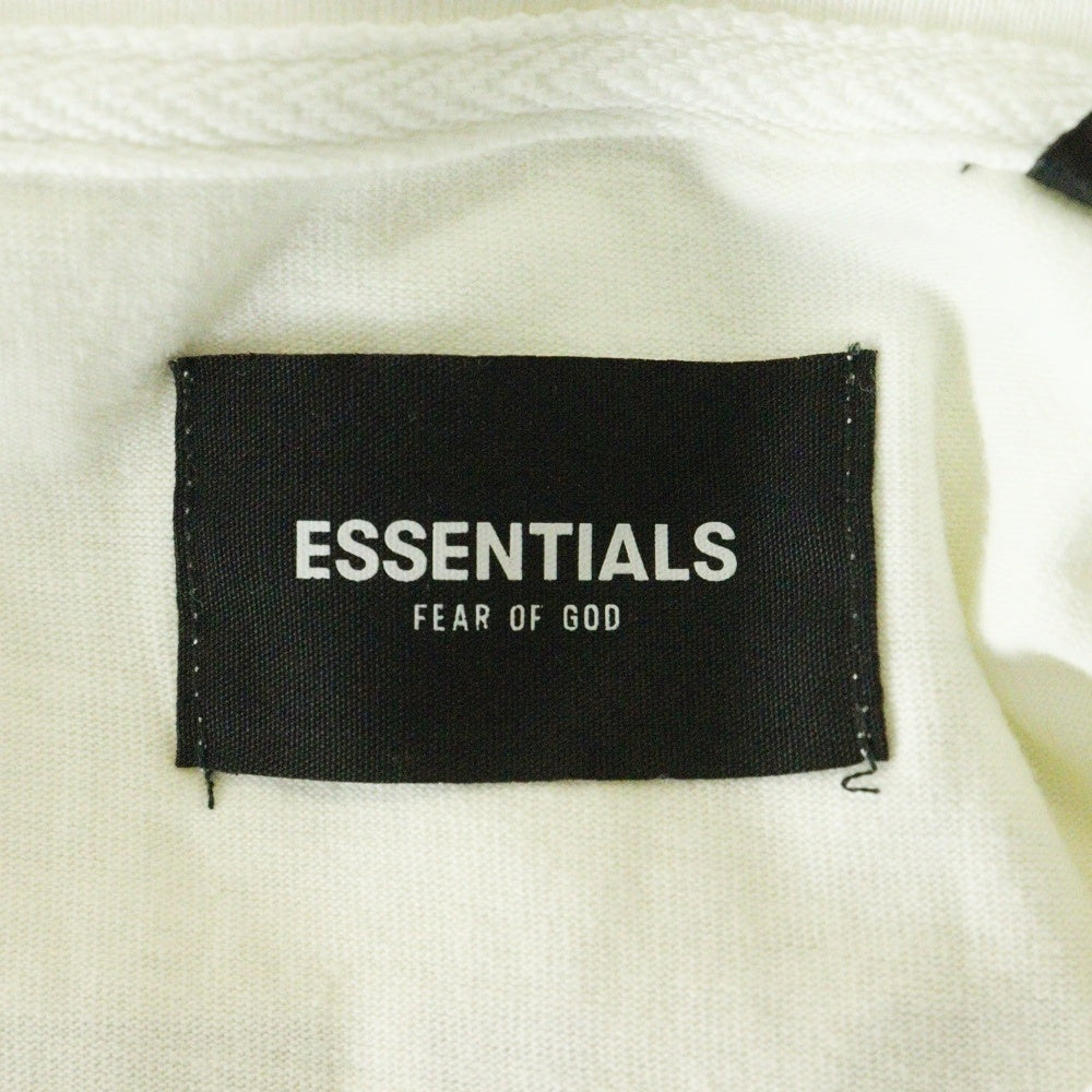 FEAR OF GOD ESSENTIALS(フィアオブゴッド エッセンシャルズ) ロゴプリント半袖Tシャツ クルーネックカットソー ホワイト