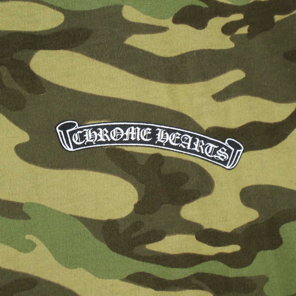 CHROME HEARTS(クロムハーツ) フロントスクロールラベルプリント カモ柄 クルーネック 半袖Tシャツ カーキ