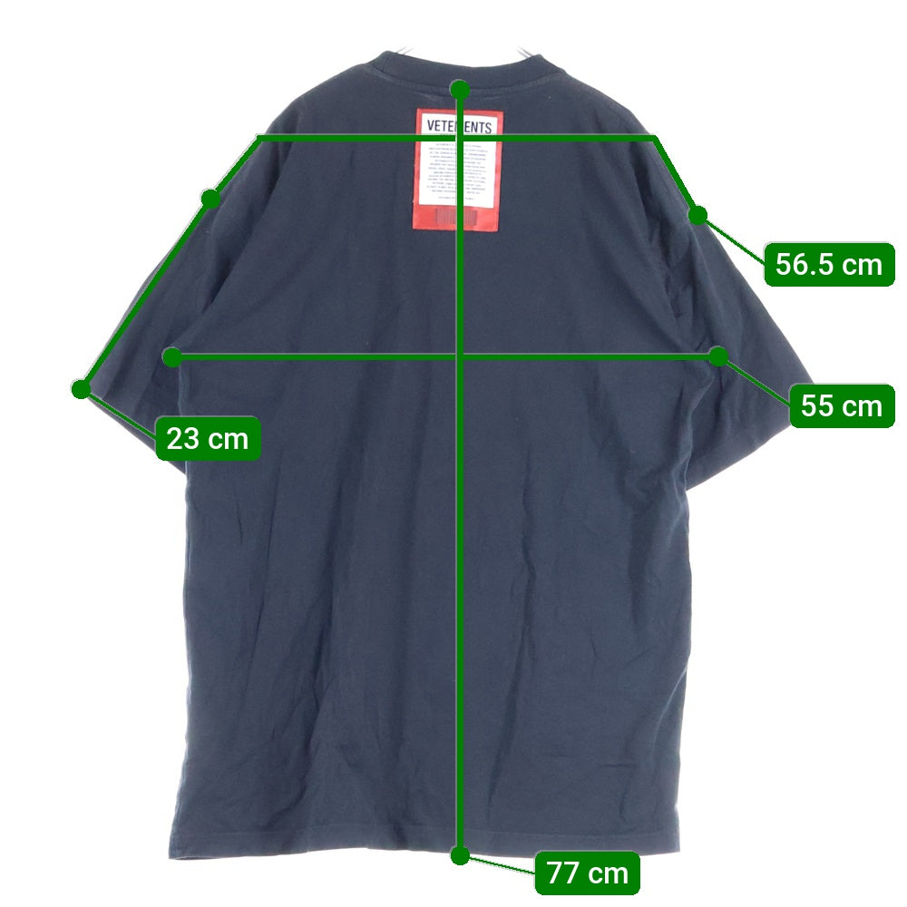VETEMENTS(ヴェトモン) LOGO PATCH T-SHIRT ロゴ パッチ プリント Tシャツ 半袖 クルーネック オーバーサイズ UE51TR540B ブラック