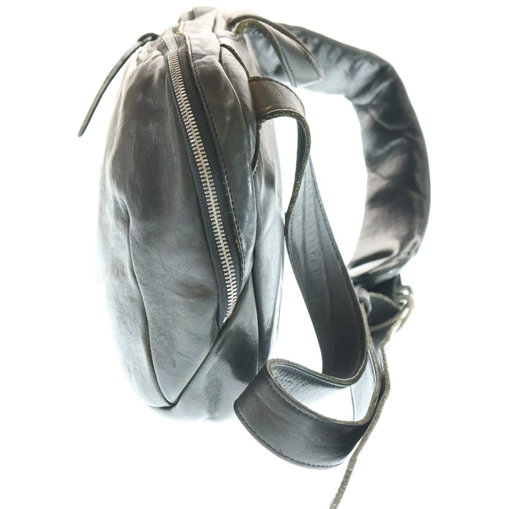 ISAMU KATAYAMA BACKLASH(イサムカタヤマバックラッシュ) レザー ラウンドジップ ショルダーバッグ ブラック