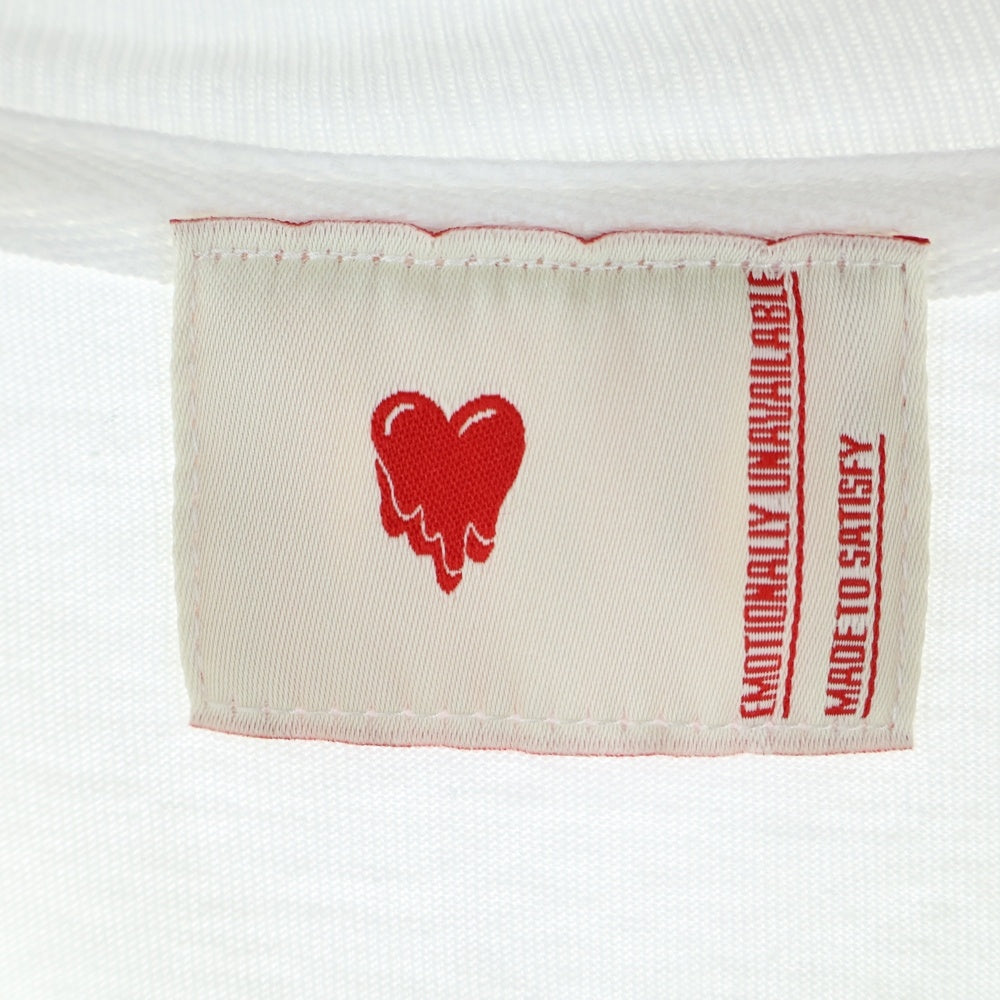Emotionally Unavailable(エモーショナリー アンアヴェイラブル) 23AW スプレーアートプリント クルーネック 半袖Tシャツ ホワイト EU-AW23-TEE1