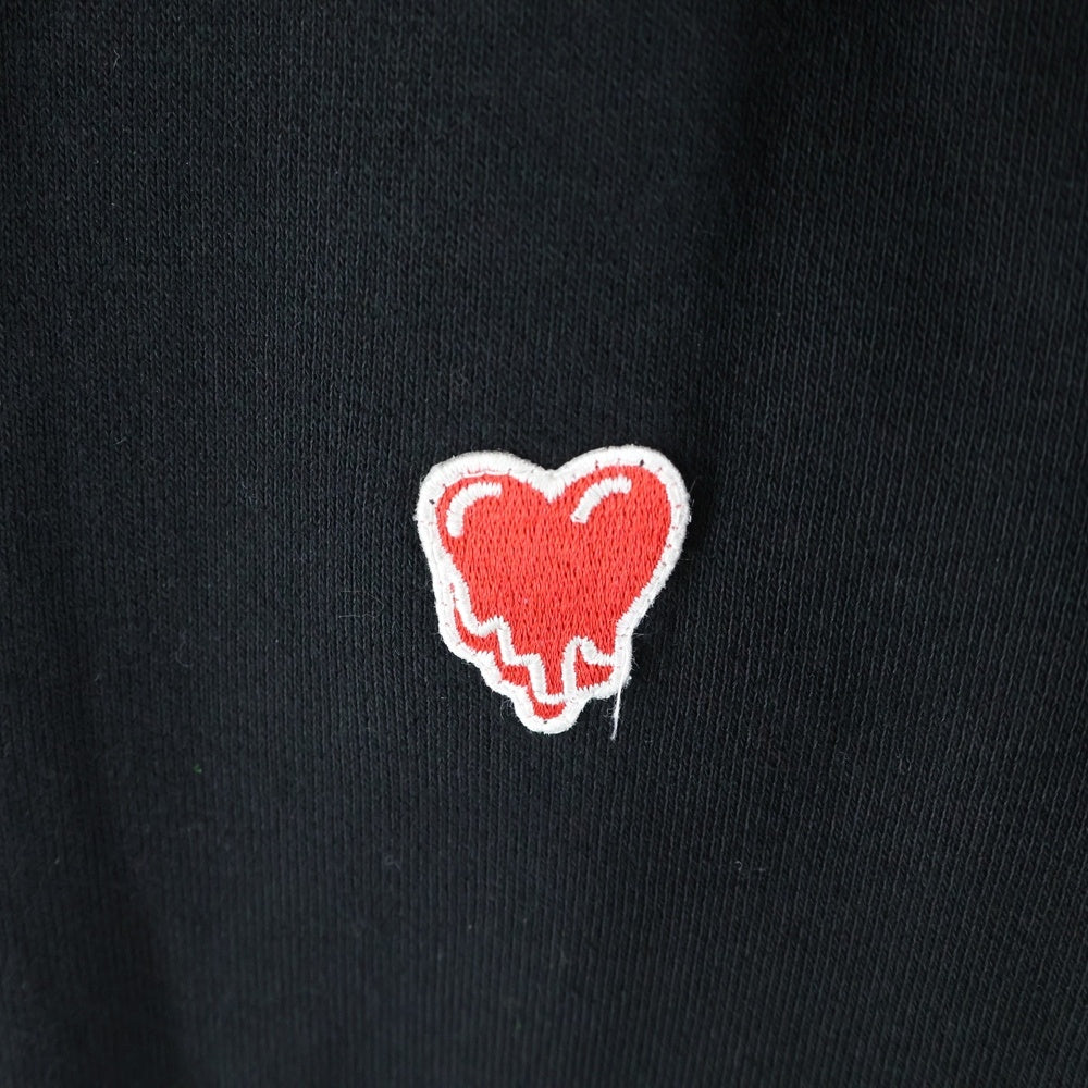 Emotionally Unavailable(エモーショナリー アンアヴェイラブル) Logo Sweat Pants ハートロゴ刺繍 スウェットパンツ ブラック EU-YS1-0000-056