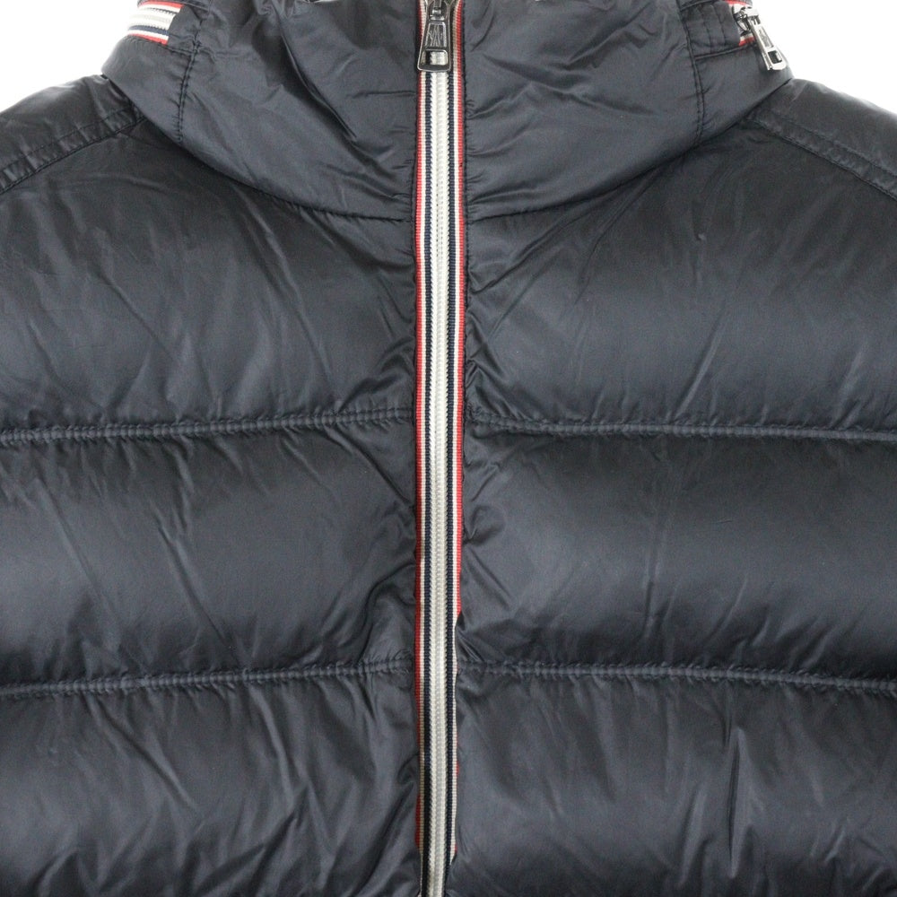 MONCLER(モンクレール) GASTON ガストン ワッペンロゴ ジップアップ ダウンジャケット ブラック 420914133105