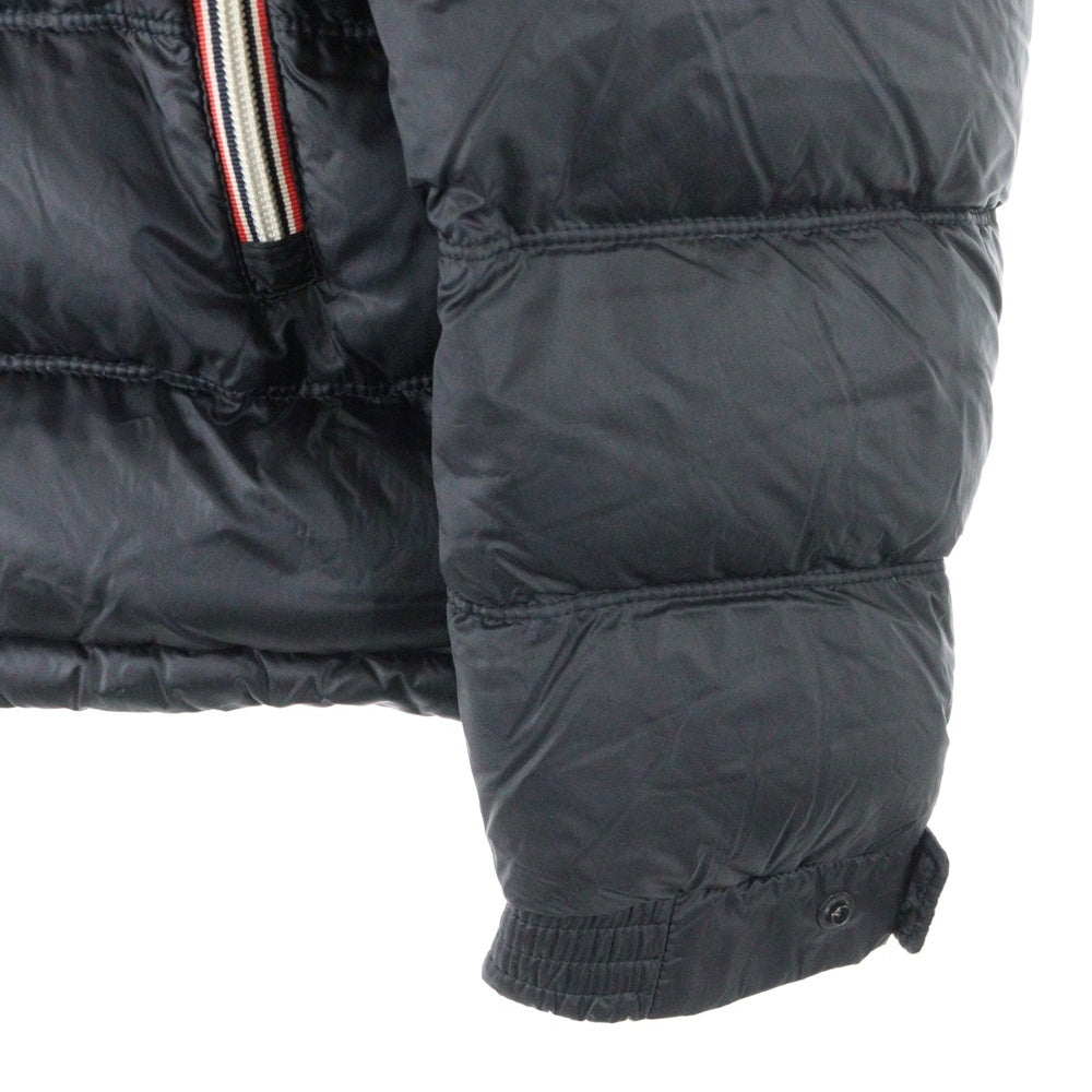 MONCLER(モンクレール) GASTON ガストン ワッペンロゴ ジップアップ ダウンジャケット ブラック 420914133105