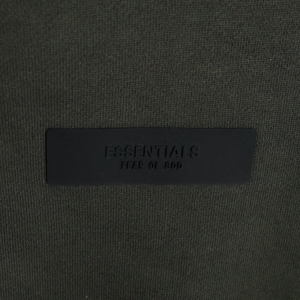 ESSENTIALS FEAR OF GOD(エッセンシャル フィアオブゴッド) プルオーバー パーカー ラバーブラックロゴ オリーブ