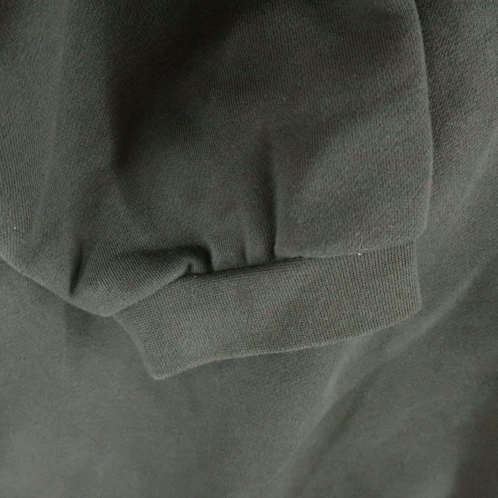 ESSENTIALS FEAR OF GOD(エッセンシャル フィアオブゴッド) ブラックロゴプリント プルオーバーパーカー オリーブ