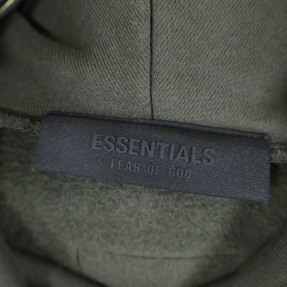 ESSENTIALS FEAR OF GOD(エッセンシャル フィアオブゴッド) ブラックロゴプリント プルオーバーパーカー オリーブ