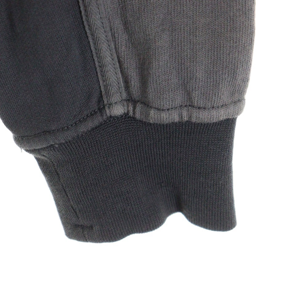 STONE ISLAND(ストーンアイランド) 袖ロゴワッペン付き クルーネック