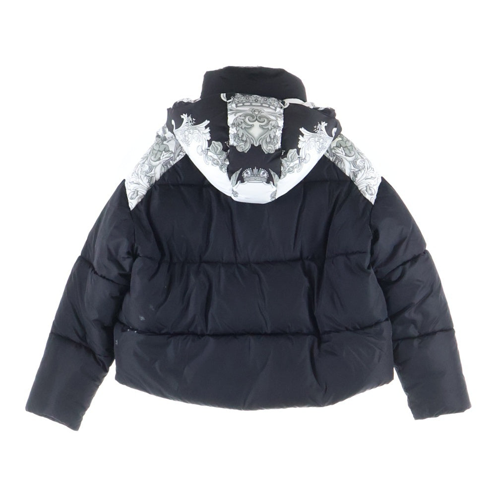 VERSACE(ヴェルサーチ) メデューサボタン フード付き ナイロン 中綿ジャケット ブラック/ホワイト 1012541 1A09011 レディース