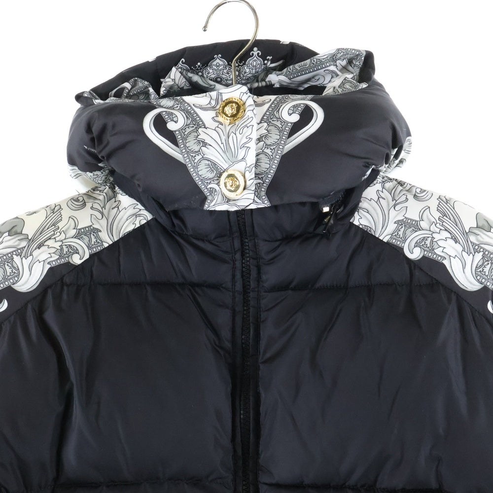 VERSACE(ヴェルサーチ) メデューサボタン フード付き ナイロン 中綿ジャケット ブラック/ホワイト 1012541 1A09011 レディース