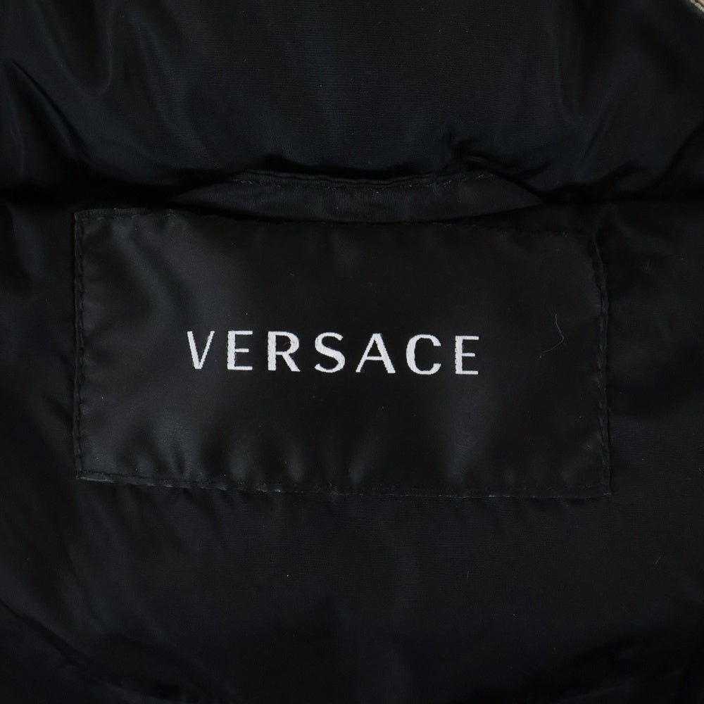VERSACE(ヴェルサーチ) メデューサボタン フード付き ナイロン 中綿ジャケット ブラック/ホワイト 1012541 1A09011 レディース