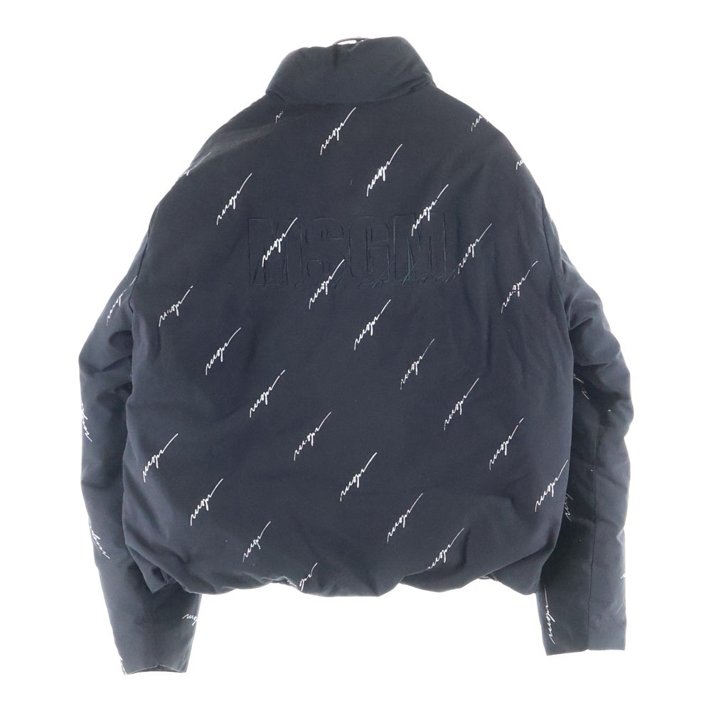 MSGM(エムエスジーエム) 総柄 ロゴ刺繍 ダウンジャケット ドローコード ブラック 3740MH02237703