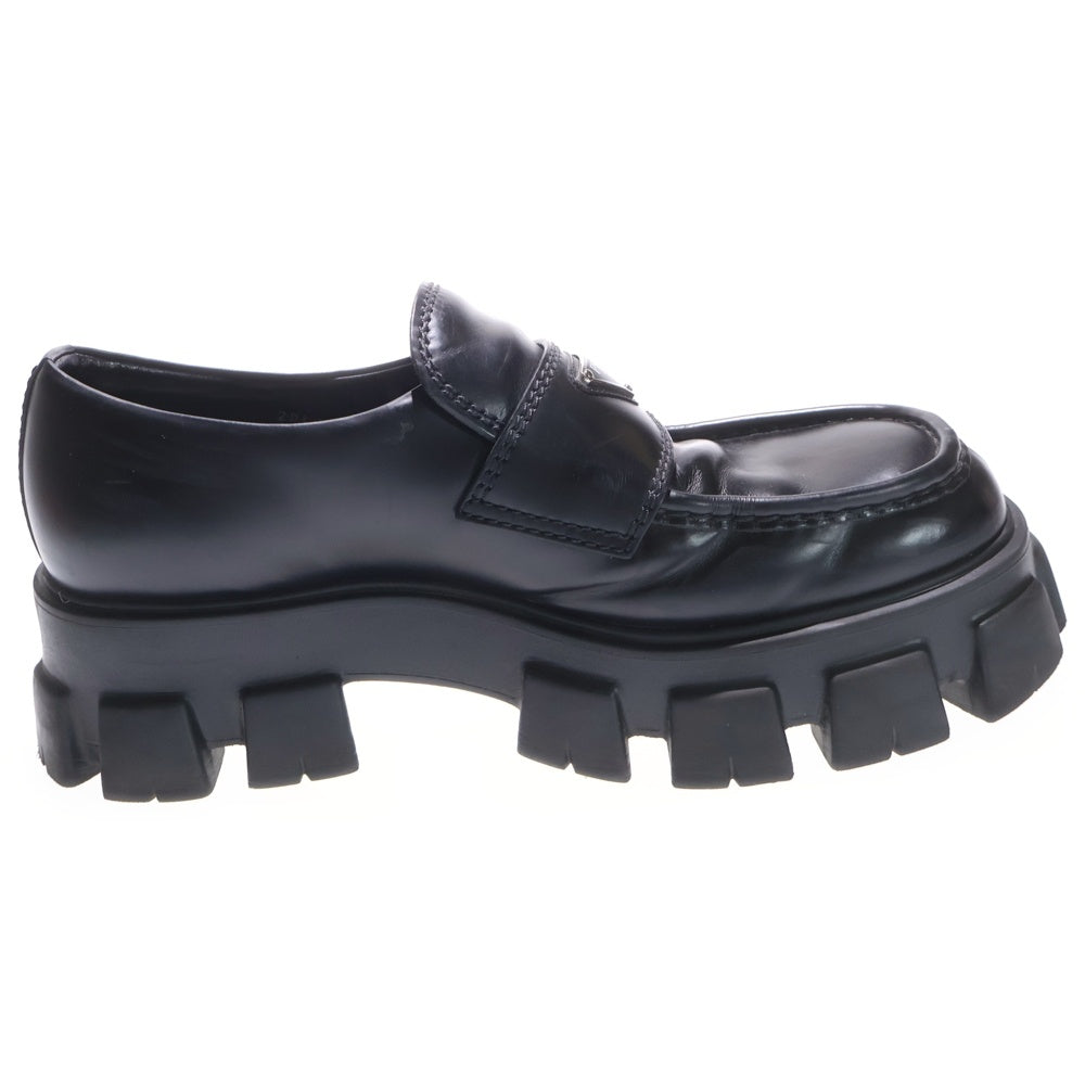 PRADA(プラダ) Monolith Pointy Brushed Leather Loafers モノリス トライアングルロゴ 三角プレート ブラッシュドレザー ローファー ブラック 2DE129
