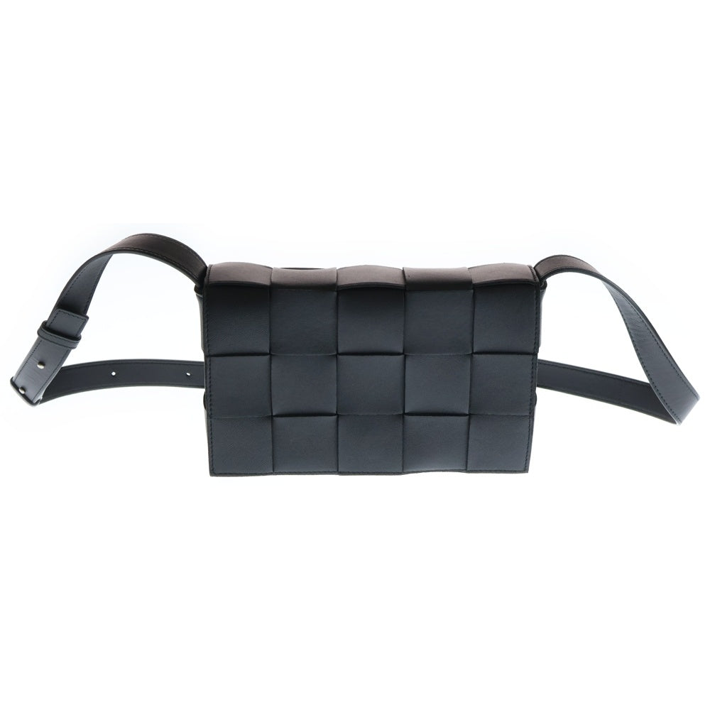 BOTTEGA VENETA(ボッテガヴェネタ) CASSETTE カセットショルダーバッグ イントレチャート ブラック レディース