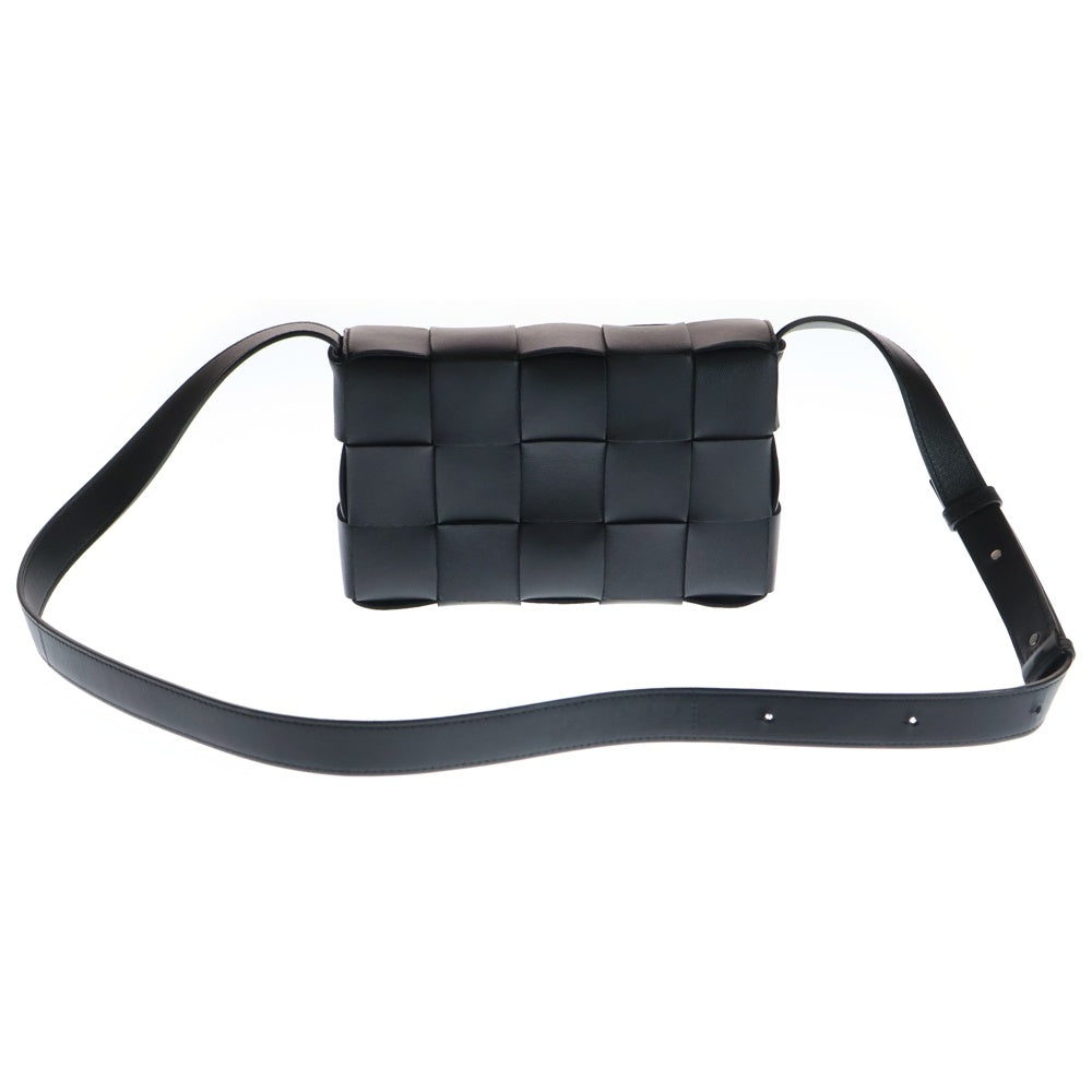 BOTTEGA VENETA(ボッテガヴェネタ) CASSETTE カセットショルダーバッグ イントレチャート ブラック レディース