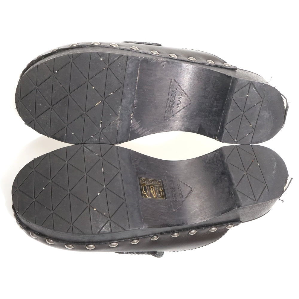 PRADA(プラダ) トライアングルロゴプレート付き レザークロッグ サボサンダル ブラック レディース