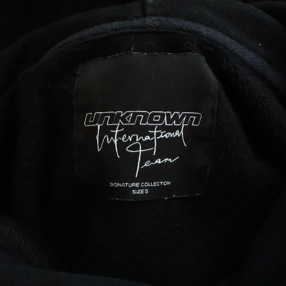 UNKNOWN LONDON(アンノーンロンドン) Signature Rhinestone Hoodie 刺繍デザイン ラインストーン プルオーバーパーカー フーディー ブラック