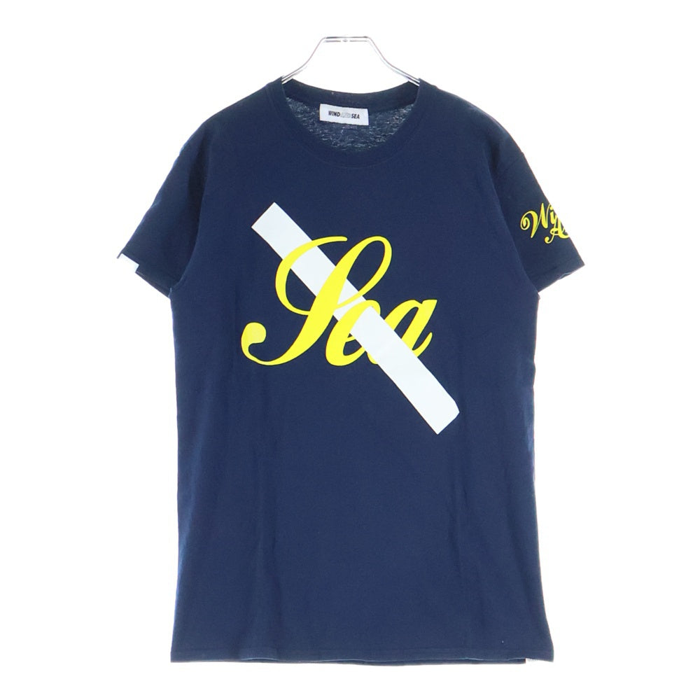WIND AND SEA(ウィンダンシー) 19SS ×SATURDAYS SURF NYC サタデーズサーフ フロントロゴプリント半袖Tシャツ クルーネックカットソー ネイビー WDS-SAT-MS-03