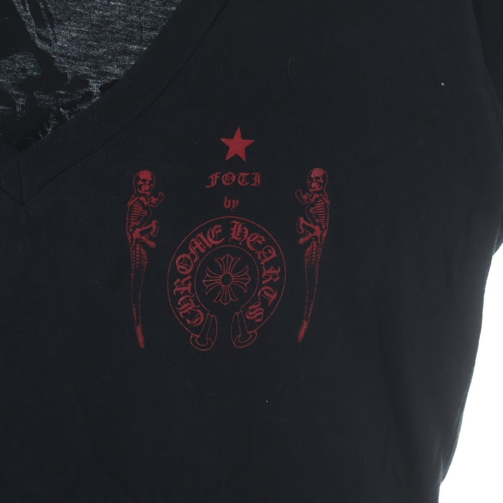 CHROME HEARTS(クロムハーツ) FOTI S/S TEEI バックミスラレーン レッドプリント Vネック 半袖 Tシャツ ブラック