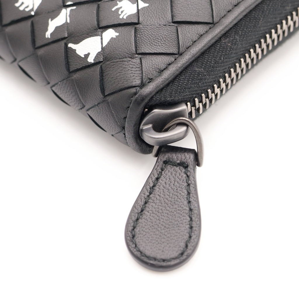 BOTTEGA VENETA(ボッテガヴェネタ) イントレチャート 犬総柄 ラウンドジップ レザーロングウォレット 長財布 ブラック