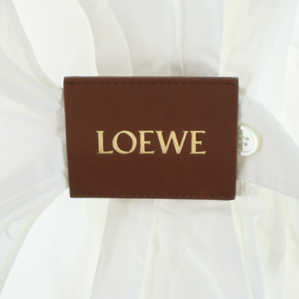LOEWE(ロエベ) 25SS Draped Shirt ロゴ入りレザー装飾 コットン 長袖シャツ ホワイト S540Y05XBL