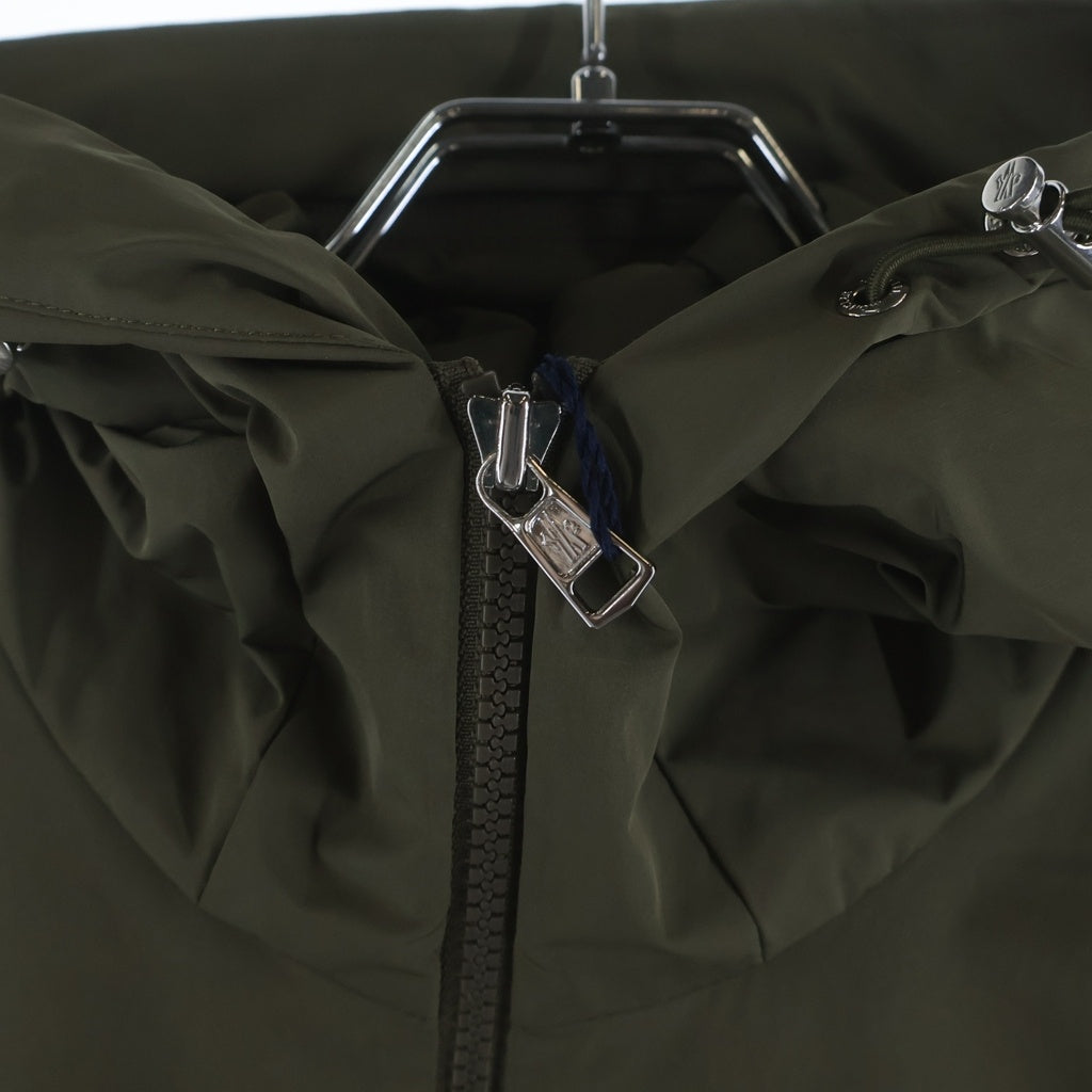 MONCLER(モンクレール) 24SS TRAVERSIER JACKET 袖ロゴワッペン付き ナイロン ジップアップ ジャケット カーキ J10911A00086 54A91