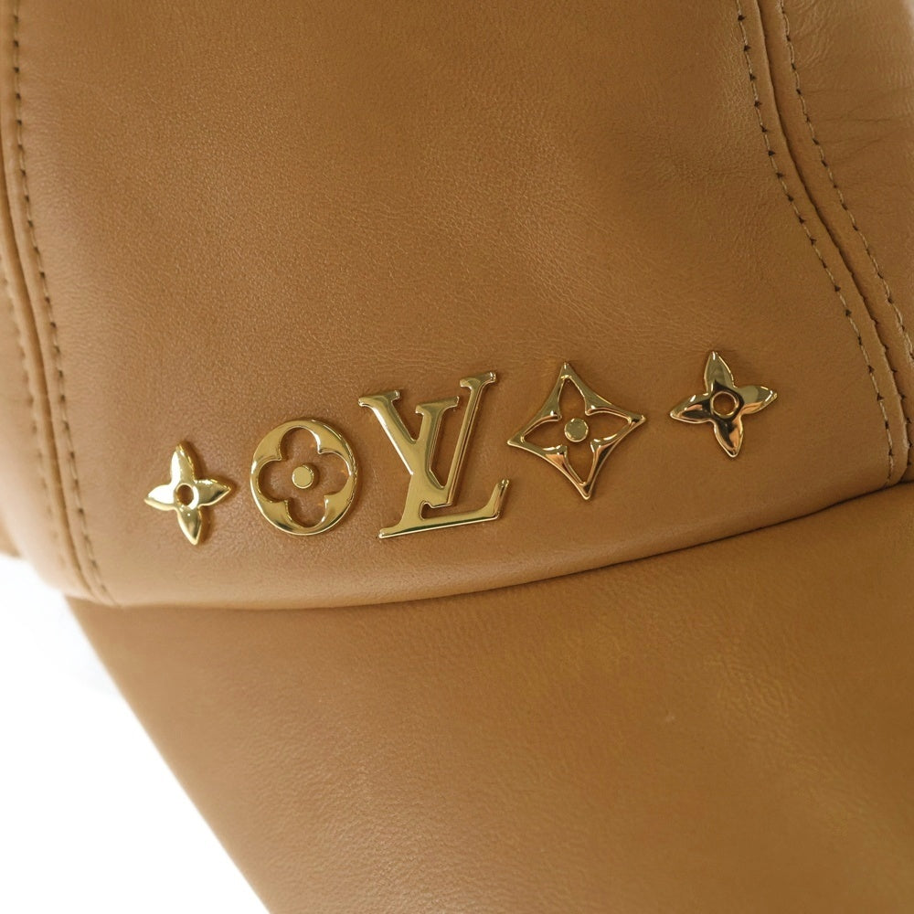 LOUIS VUITTON(ルイヴィトン) モノグラムメタルロゴ ラムレザー キャップ ベージュ M7005L