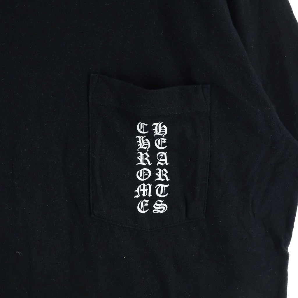 CHROME HEARTS(クロムハーツ) Osaka Scroll Label Logo Tee 大阪限定 大阪スクロールラベルロゴ ポケット付き 半袖Tシャツ ブラック