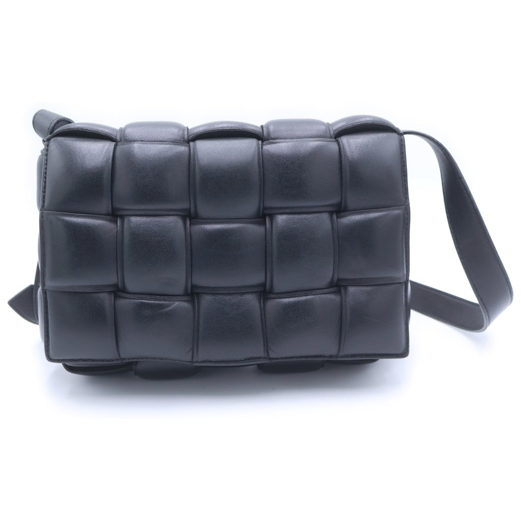 BOTTEGA VENETA(ボッテガヴェネタ) マキシイントレチャート パデット カセット レザーショルダーバッグ ブラック シルバー金具 レディース