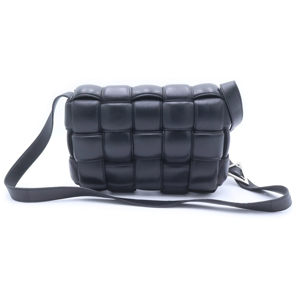 BOTTEGA VENETA(ボッテガヴェネタ) マキシイントレチャート パデット カセット レザーショルダーバッグ ブラック シルバー金具 レディース