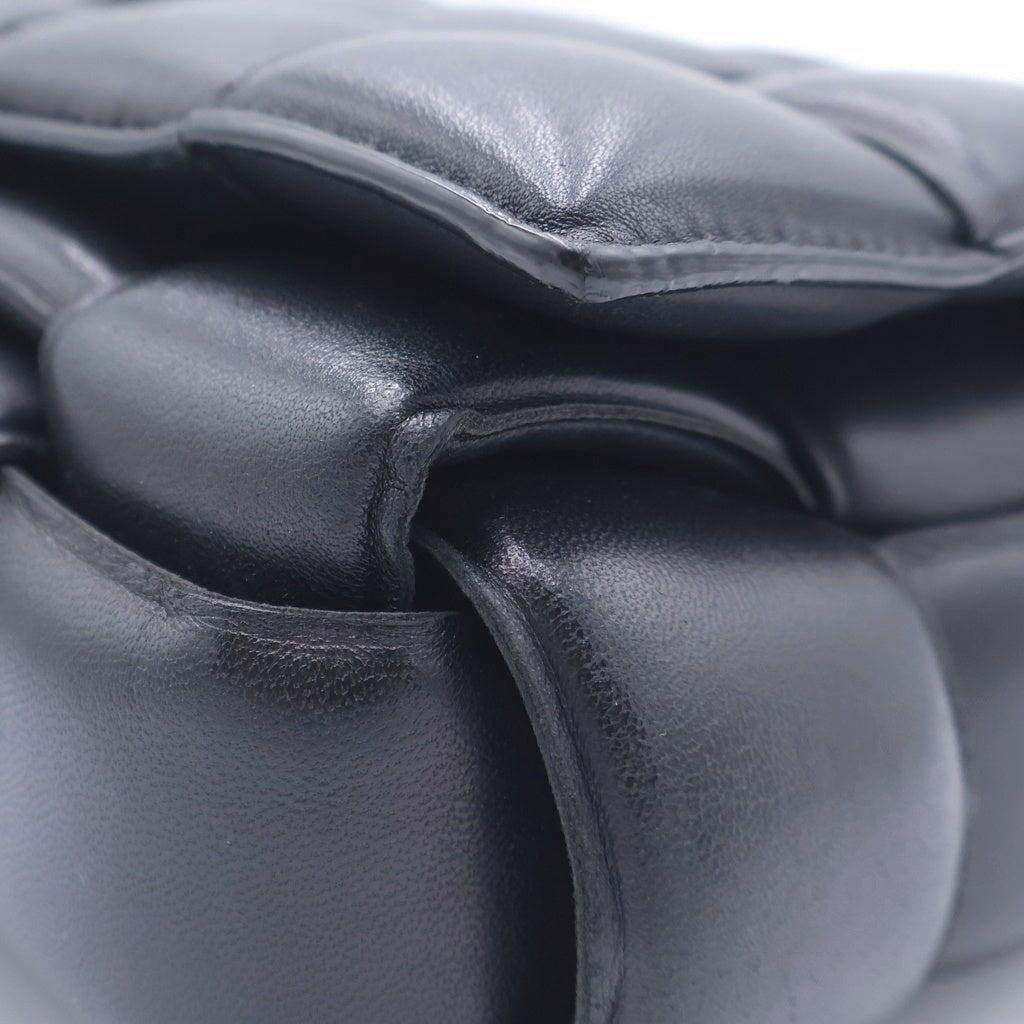 BOTTEGA VENETA(ボッテガヴェネタ) マキシイントレチャート パデット カセット レザーショルダーバッグ ブラック シルバー金具 レディース