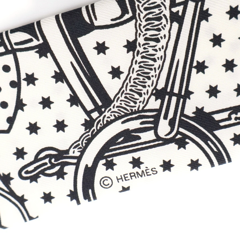 HERMES(エルメス) ツイリー Eperon d' or 黄金の拍車 スカーフ ホワイト/ネイビー