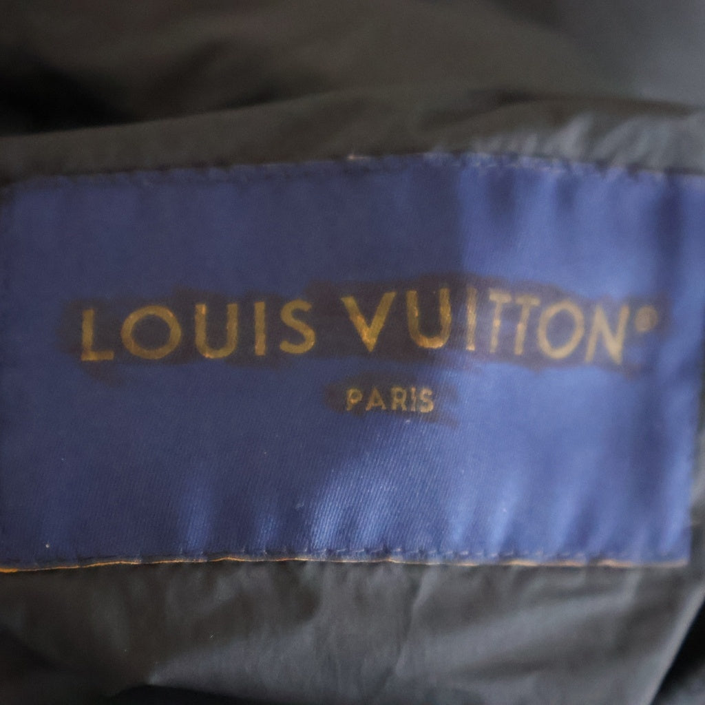 LOUIS VUITTON(ルイヴィトン) 23SS STAPLES EDITION Nylon Down Coat ナイロン 胸ロゴプリント ダウンコート リバーシブル ブラック RM231Q TI4 HOK50E