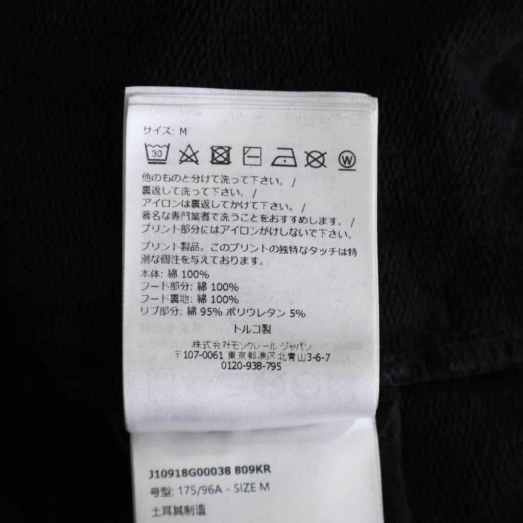 MONCLER(モンクレール) 24SS フロントロゴプリント コットン プルオーバーパーカー ブラック J10918G00038 809KR