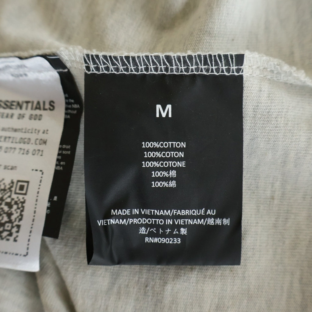 FEAR OF GOD ESSENTIALS(フィアオブゴッド エッセンシャルズ) ×NBA LOGO S/S TEE 半袖 クルーネック Tシャツ カットソー グレー -
