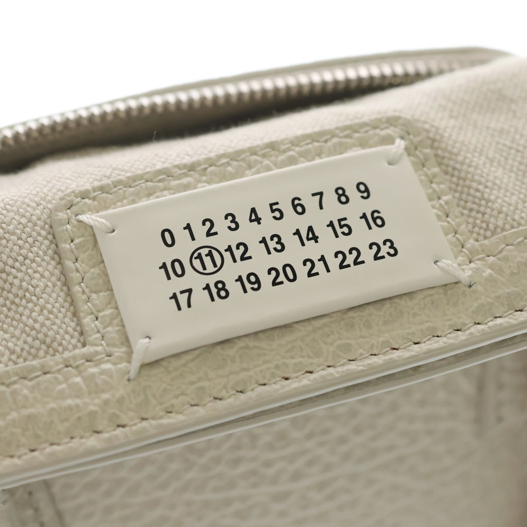 Maison Margiela(メゾンマルジェラ) 5AC カレンダータグ レザー チェーンショルダー付 マイクロバッグ ホワイト S56WG0081 レディース