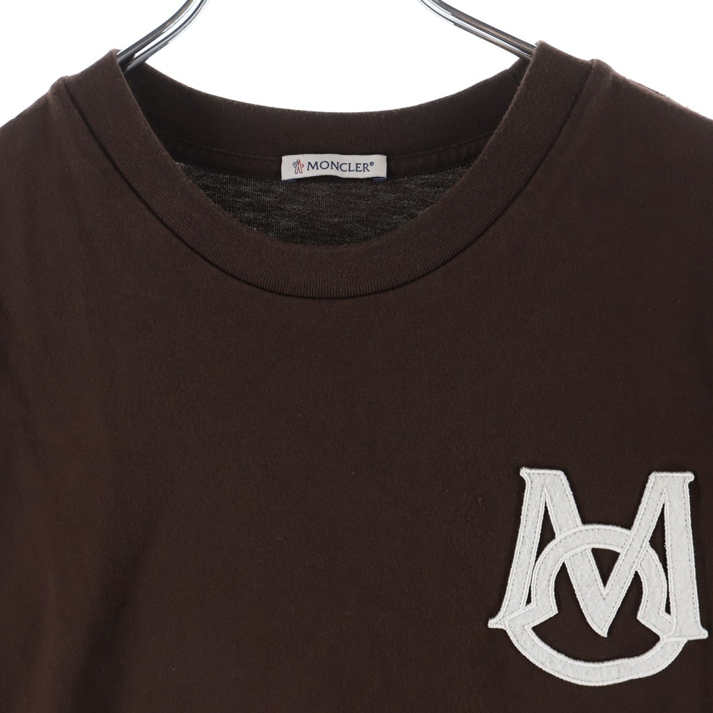 MONCLER(モンクレール) 26AW 袖ロゴワッペン フロントロゴフェルトパッチ クルーネック 半袖Tシャツ ブラウン L20918C00039 8390T