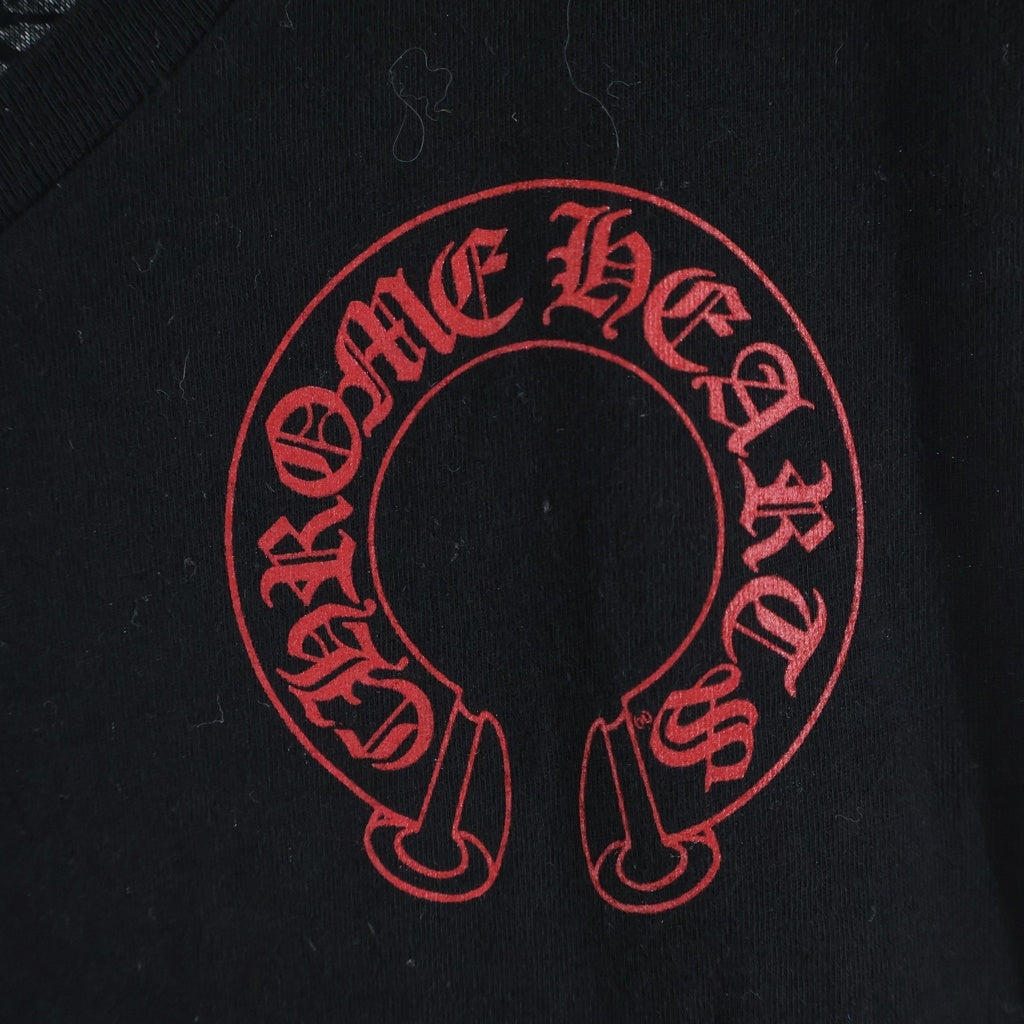 CHROME HEARTS(クロムハーツ) BACK HORSESHOE CEMETERY CROSS S/S TEE バック ホースシュー セメタリークロスプリント Vネック 半袖 クルーネック Tシャツ ブラック