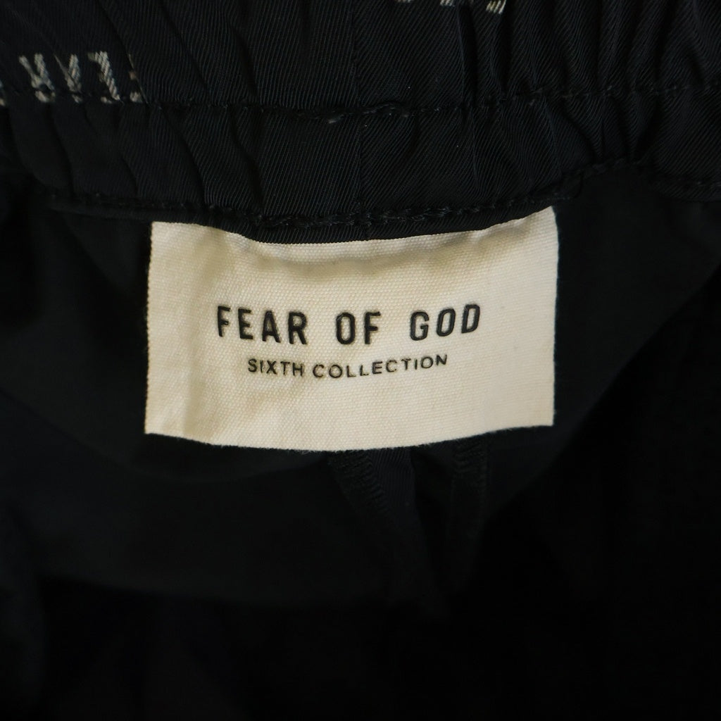 FEAR OF GOD ESSENTIALS(フィアオブゴッド エッセンシャルズ) ロゴ総柄 バックラバーロゴワッペン ナイロン バギーパンツ ブラック